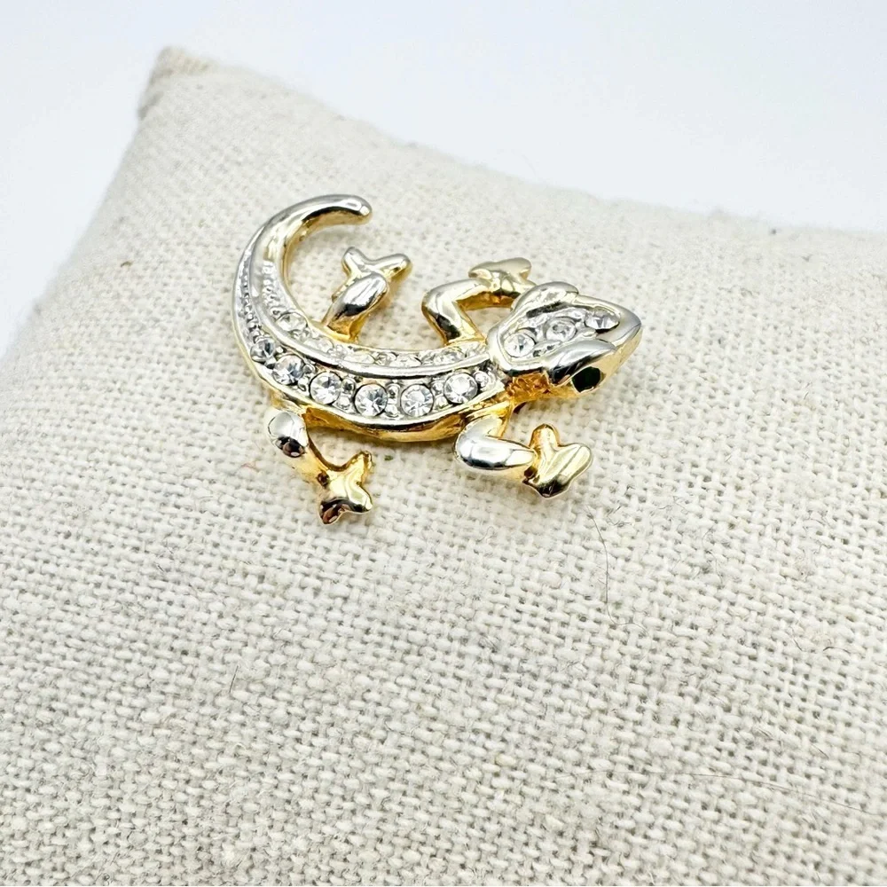 VNTG Gold Plated Gecko Lizard Brooch Pin Emerald Eyes